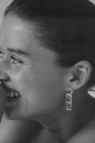 CURVA EARRING MOTION