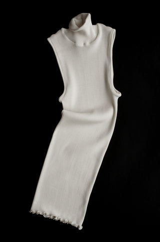 WOOL & SILK SLEEVELESS TURTLENECK